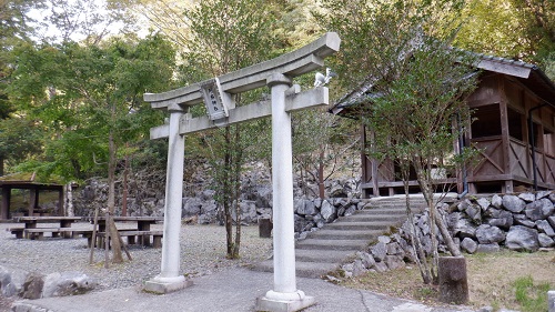 白滝公園内にある阿蘇神社の鳥居