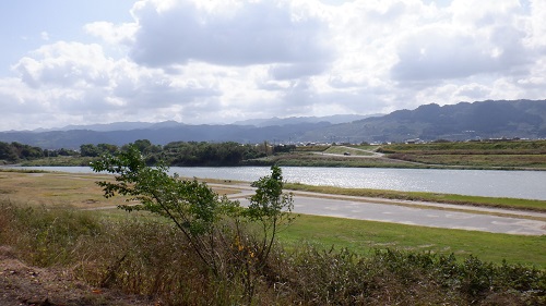 原鶴温泉側の筑後川