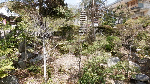 防府天満宮敷地内の石塔